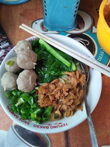 https://horego-prod-outlets-photos.s3.ap-southeast-3.amazonaws.com/horego.com/tuntang/restaurant/bakso-mie-ayam-pak-gendut/review/thumbnail/af1qippaavjf71qdhd2nr_fq5yjegifbmtpqd8urddro.jpg