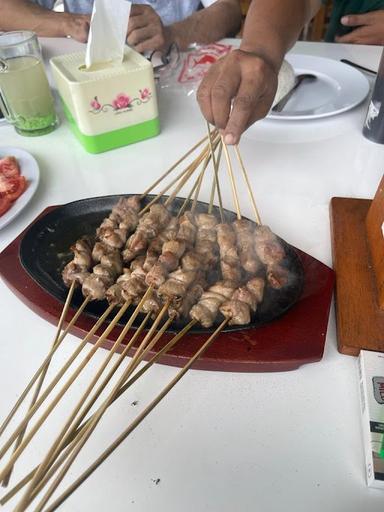 https://horego-prod-outlets-photos.s3.ap-southeast-3.amazonaws.com/horego.com/tuntang/restaurant/sate-mojo-sate-kambing-muda/review/thumbnail/af1qippy8hl5ng5hbhxhweguhjd17vacd88ma8s62cc1.jpg