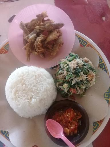 https://horego-prod-outlets-photos.s3.ap-southeast-3.amazonaws.com/horego.com/tuntang/restaurant/warung-gudangan-soto-bu-siti/review/thumbnail/af1qipo_xjyvxaa9h1zphbkmclw2mtmiodir5p-eyrgo.jpg