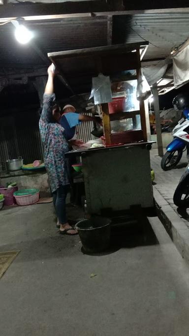 https://horego-prod-outlets-photos.s3.ap-southeast-3.amazonaws.com/horego.com/tuntang/restaurant/warung-nasgor-pak-ono-ngesal/review/thumbnail/af1qippwfmdehburqjni4akpkbbwbcxh8qo87kffxldm.jpg