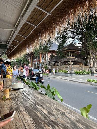 https://horego-prod-outlets-photos.s3.ap-southeast-3.amazonaws.com/horego.com/ubud/bar/oops-restaurant-and-bar/review/thumbnail/af1qipoj196k7h9zpnaxlnf6kevwcsdxit66v4gxlpdt.jpg