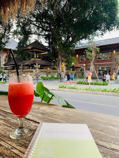 https://horego-prod-outlets-photos.s3.ap-southeast-3.amazonaws.com/horego.com/ubud/bar/oops-restaurant-and-bar/review/thumbnail/af1qipp2745dvhdj4uw7hvftszvmbbyvsjw3zbcslikh.jpg