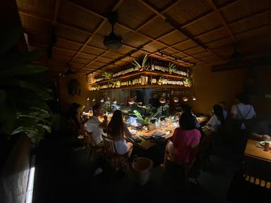 https://horego-prod-outlets-photos.s3.ap-southeast-3.amazonaws.com/horego.com/ubud/bar/sinssihwaro-korean-bbq/review/thumbnail/af1qiponeoiyqg5xzakpi_qymwkzhvb6raepsioxig9p.jpg