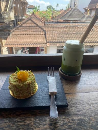 https://horego-prod-outlets-photos.s3.ap-southeast-3.amazonaws.com/horego.com/ubud/cafe/caramel-patisserie-cafe/review/thumbnail/af1qippgg92dtgmsqlwqpk8ido7ylqo6pkd40401qq6p.jpg