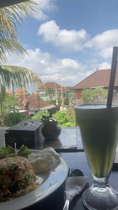 https://horego-prod-outlets-photos.s3.ap-southeast-3.amazonaws.com/horego.com/ubud/restaurant/dayu-s-warung/review/thumbnail/af1qipmukkzsx9i9bjr48eoqmjgwtrqltp72o8zbwvl8.jpg