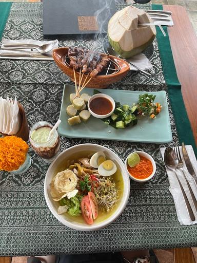 https://horego-prod-outlets-photos.s3.ap-southeast-3.amazonaws.com/horego.com/ubud/restaurant/gedong-sisi-warung/review/thumbnail/af1qipov8faczbzddhxyrazqgvxx1j02madsedo3wkyr.jpg