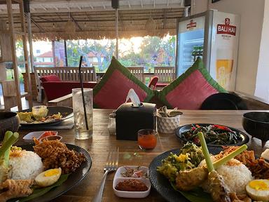 https://horego-prod-outlets-photos.s3.ap-southeast-3.amazonaws.com/horego.com/ubud/restaurant/moment-coffee-and-grill/review/thumbnail/af1qipmds3rsnmnuy9sbxj6x1s07-ca68skkz_4kndxe.jpg