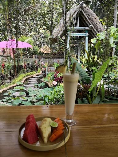 https://horego-prod-outlets-photos.s3.ap-southeast-3.amazonaws.com/horego.com/ubud/restaurant/organic-farmer/review/thumbnail/af1qipm4ch5dynseiwaza2dy-eh3l_psm5g7pds_a2sr.jpg