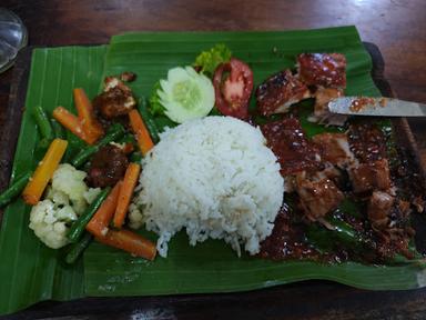 https://horego-prod-outlets-photos.s3.ap-southeast-3.amazonaws.com/horego.com/ubud/restaurant/run-s-warung/review/thumbnail/af1qipmeolbg38ahpzogzn-j7p4mci9jzodhb8rw8jtb.jpg