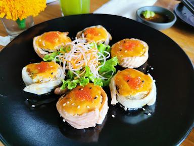 https://horego-prod-outlets-photos.s3.ap-southeast-3.amazonaws.com/horego.com/ubud/restaurant/toro-sushi-ubud/review/thumbnail/af1qipmatiigon4iglxtwcohplcrjjnipefdgm0ngeoc.jpg