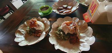 https://horego-prod-outlets-photos.s3.ap-southeast-3.amazonaws.com/horego.com/ubud/restaurant/warung-babi-guling-ibu-oka-3/review/thumbnail/af1qipmdhcbh0txe8bq0t4lt91ktzq2-3raxjgpai5nb.jpg