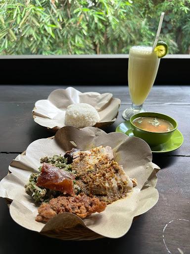 https://horego-prod-outlets-photos.s3.ap-southeast-3.amazonaws.com/horego.com/ubud/restaurant/warung-babi-guling-ibu-oka-3/review/thumbnail/af1qipmytlobbn2b0e9vqgploqyj9q5pomyufur-2rr8.jpg