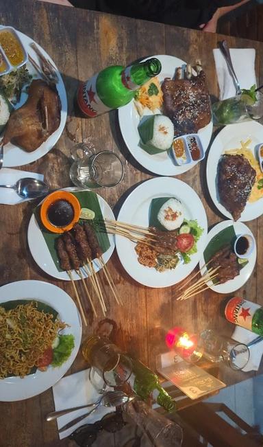 https://horego-prod-outlets-photos.s3.ap-southeast-3.amazonaws.com/horego.com/ubud/restaurant/warung-makan-bu-rus/review/thumbnail/af1qipnotzfyap6m0ey_sie1fkgpmccs_31hjmtwn8se.jpg