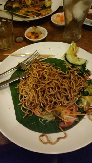 https://horego-prod-outlets-photos.s3.ap-southeast-3.amazonaws.com/horego.com/ubud/restaurant/warung-titi/review/thumbnail/af1qipna9uze5ksp6lqnwczqwgtgf0m9jxzf-qnqq5cr.jpg