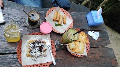 https://horego-prod-outlets-photos.s3.ap-southeast-3.amazonaws.com/horego.com/ungaran-barat/cafe/angkringan-kembang-ungaran/review/thumbnail/af1qipmz9neioo0ebyxjm5h0l3ljpchihnzl4xel9l7d.jpg