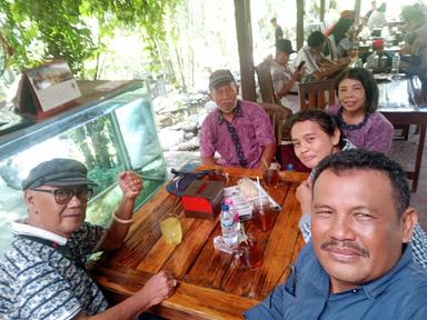 https://horego-prod-outlets-photos.s3.ap-southeast-3.amazonaws.com/horego.com/ungaran-barat/cafe/angkringan-kembang-ungaran/review/thumbnail/af1qippbbnta8ze5p9l1tq3cj50dekicpieznabdpwgr.jpg