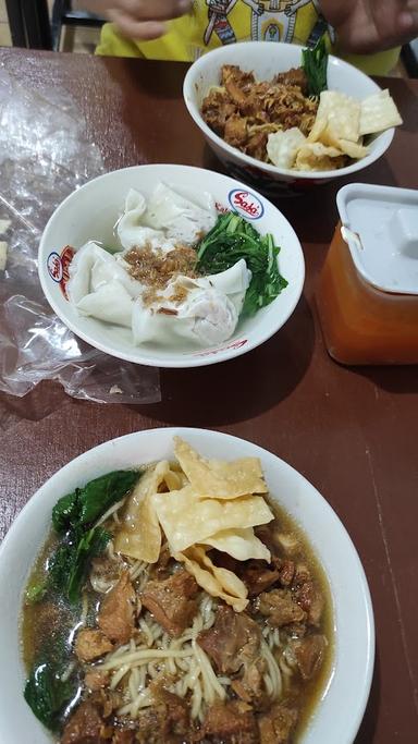 https://horego-prod-outlets-photos.s3.ap-southeast-3.amazonaws.com/horego.com/ungaran-timur/restaurant/mie-ayam-obat-lapar/review/thumbnail/af1qipnczuxynqvjnm2yn14eqykbgznjx13lfuit4kil.jpg