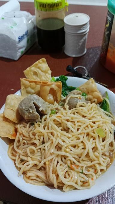 https://horego-prod-outlets-photos.s3.ap-southeast-3.amazonaws.com/horego.com/ungaran-timur/restaurant/mie-ayam-obat-lapar/review/thumbnail/af1qipo9zm7rwxmszvnkrnkitqw85u0opxkbzbqfscv7.jpg