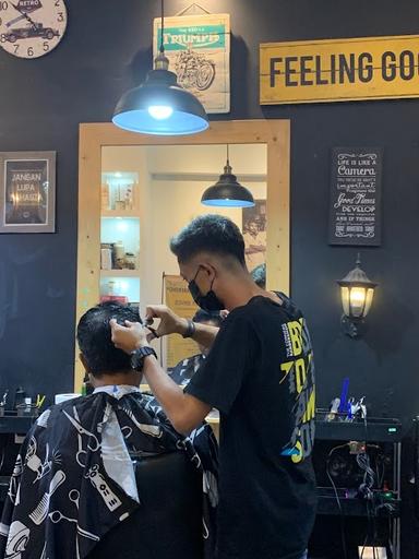 https://horego-prod-outlets-photos.s3.ap-southeast-3.amazonaws.com/horego.com/wedi/bar/the-corners-barbershop/review/thumbnail/af1qipnarp5wpmnx5cygtf33t2vyo0wozrm0rgrjevpx.jpg