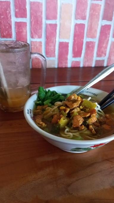 https://horego-prod-outlets-photos.s3.ap-southeast-3.amazonaws.com/horego.com/wedi/restaurant/mie-ayam-bakso-kadung-tresno/review/thumbnail/af1qipn4lp8fc5rooorxoulqt2vhopz8ehvqi2p8hzl0.jpg