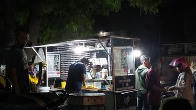 https://horego-prod-outlets-photos.s3.ap-southeast-3.amazonaws.com/horego.com/weru/restaurant/martabak-hideung-ireng-asli-ketan-hitam/review/thumbnail/af1qipm8qyqvzoscwvd4c2xv2mv4fbsvxvvtnccxagfj.jpg