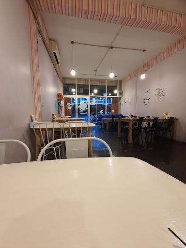 https://horego-prod-outlets-photos.s3.ap-southeast-3.amazonaws.com/horego.com/wonocolo/cafe/cafe-jalan-korea/review/thumbnail/af1qipmzmklmieixyqtfwnwjvdc6zlsajj8xhauyd6yb.jpg