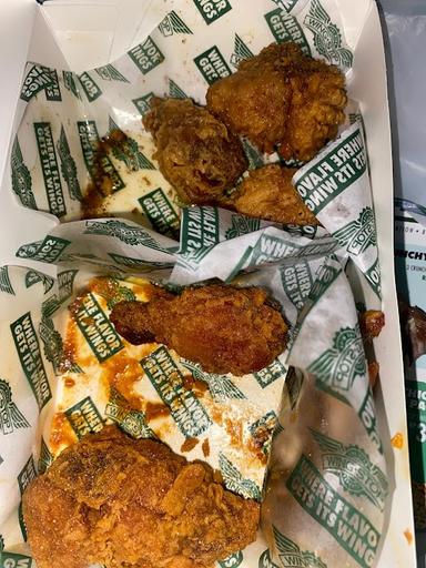 https://horego-prod-outlets-photos.s3.ap-southeast-3.amazonaws.com/horego.com/wonocolo/restaurant/wingstop-jemursari/review/thumbnail/af1qipookhte8on6bd03sjr7ndidjsexb7rmce34ik06.jpg