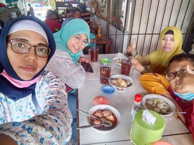 https://horego-prod-outlets-photos.s3.ap-southeast-3.amazonaws.com/horego.com/wonokromo/restaurant/bakso-solo-mie-ayam-mbah-loso/review/thumbnail/af1qippwuxqkqoyfscbet_ur5ntk9vfz-05dindzk6ge.jpg