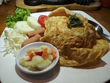 https://horego-prod-outlets-photos.s3.ap-southeast-3.amazonaws.com/horego.com/wonosari/cafe/kedai-papirus/review/thumbnail/af1qipphwsyxtio0viajgupojdidc_hzgaxwvykzboz8.jpg