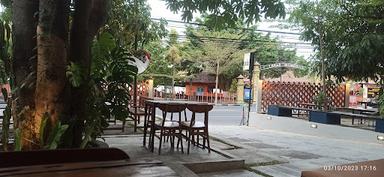 https://horego-prod-outlets-photos.s3.ap-southeast-3.amazonaws.com/horego.com/wonosari/coffee-shop/pule-coffee-and-eatery/review/thumbnail/af1qipmvgqlavmklpcftf3xzhu2wp1fh2zyedmxvydwj.jpg