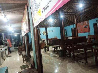 https://horego-prod-outlets-photos.s3.ap-southeast-3.amazonaws.com/horego.com/wonosari/restaurant/bakso-mie-ayam-cita-rasa-jalur-cinta/review/thumbnail/af1qipmzbqi6yyqwygt9ppcdke2v9oddnhx1sl9fvkwe.jpg