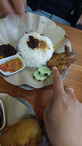 BEBEK MIWA SAMBAL HITAM DAN SAMBAL KOREK ASLI MADURA