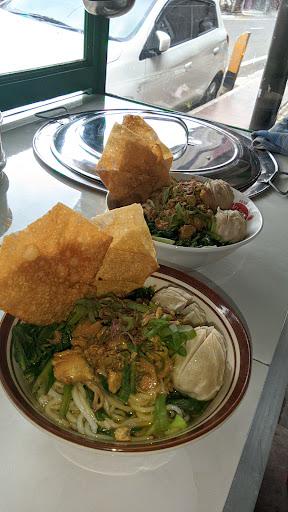 KUPAT TAHU MBAK YAYUK