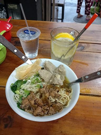 BAKSO MIE AYAM SOLO SAKJOSE