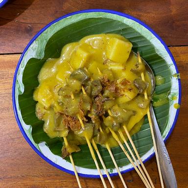 SATE PADANG DAN KETUPAT SAYUR PITA BUNGA