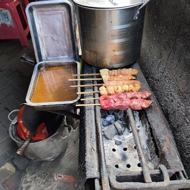 SATE BABI NY. GUNUNG